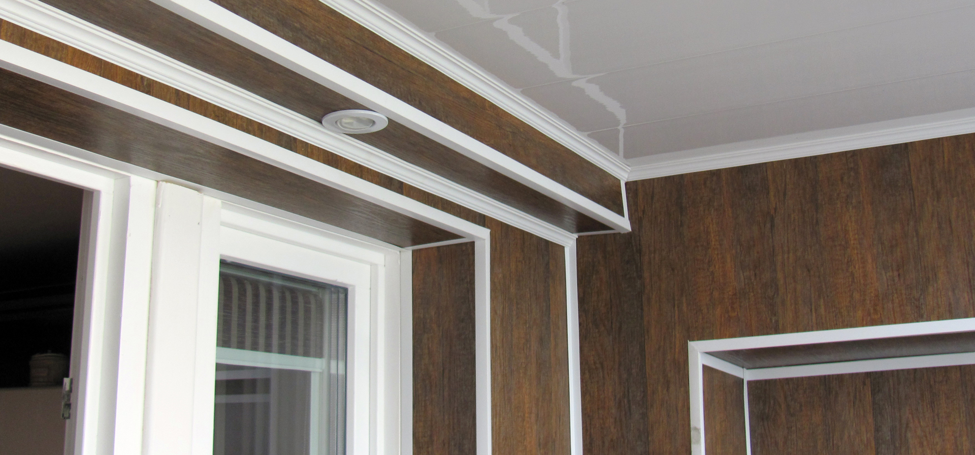 Багет для натяжных потолков